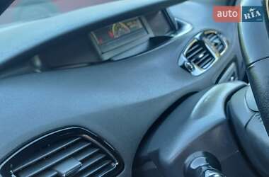 Минивэн Renault Scenic 2016 в 