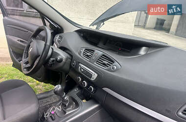 Минивэн Renault Scenic 2013 в 