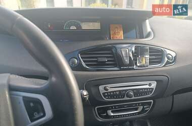 Минивэн Renault Scenic 2011 в 