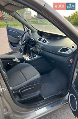 Минивэн Renault Scenic 2010 в 