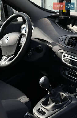 Минивэн Renault Scenic 2010 в 