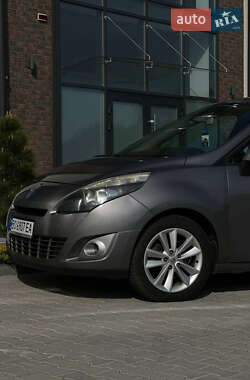 Минивэн Renault Scenic 2010 в 