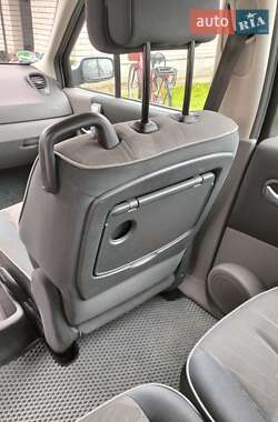 Минивэн Renault Scenic 2004 в 