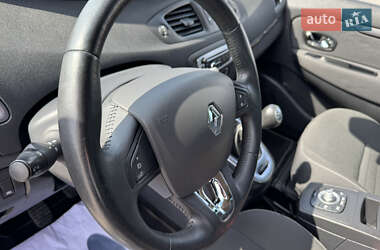 Мінівен Renault Scenic 2015 в 