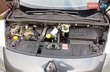 Минивэн Renault Scenic 2010 в 