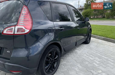 Минивэн Renault Scenic 2011 в 