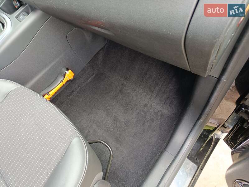 Минивэн Renault Scenic 2013 в Березному