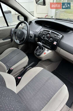Минивэн Renault Scenic 2004 в 