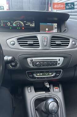Минивэн Renault Scenic 2013 в 