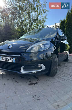 Минивэн Renault Scenic 2012 в 