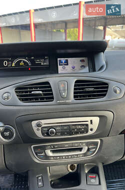 Минивэн Renault Scenic 2012 в 
