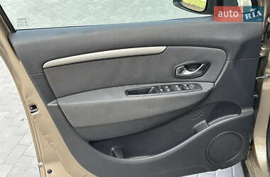 Минивэн Renault Scenic 2013 в 