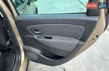Минивэн Renault Scenic 2013 в 