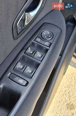 Хэтчбек Renault Scenic 2013 в 
