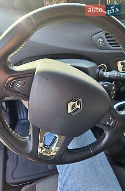 Хэтчбек Renault Scenic 2013 в 