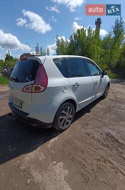 Минивэн Renault Scenic 2011 в 