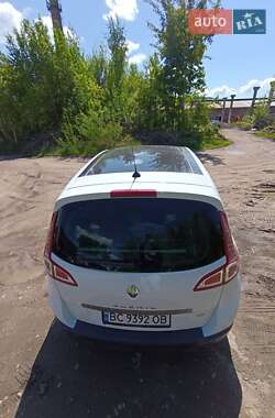Минивэн Renault Scenic 2011 в 