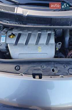 Минивэн Renault Scenic 2003 в 