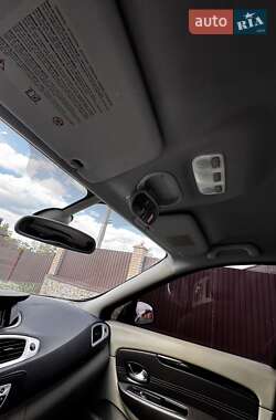 Минивэн Renault Scenic 2010 в 