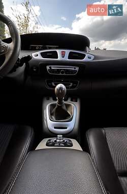 Минивэн Renault Scenic 2010 в 