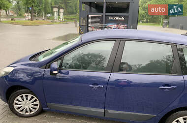 Минивэн Renault Scenic 2009 в 