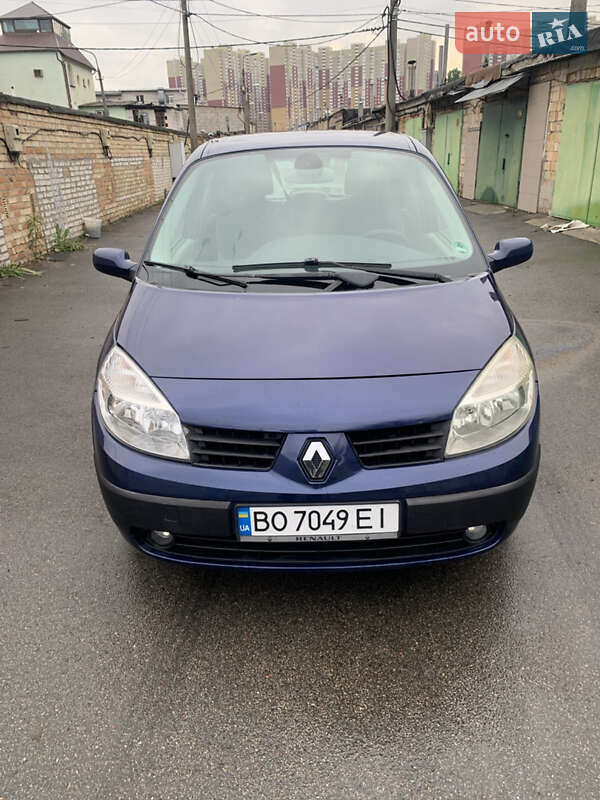 Мінівен Renault Scenic 2004 в  фото Мінівен Renault Scenic 2004 в