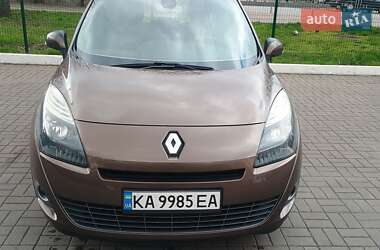 Минивэн Renault Scenic 2011 в 
