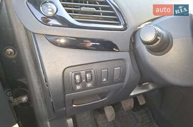 Минивэн Renault Scenic 2010 в 
