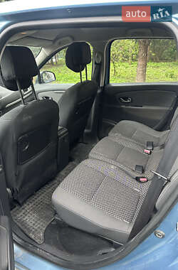 Минивэн Renault Scenic 2011 в 