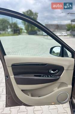 Минивэн Renault Scenic 2010 в 