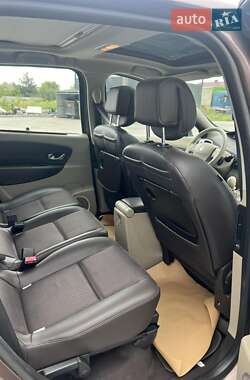 Минивэн Renault Scenic 2010 в 