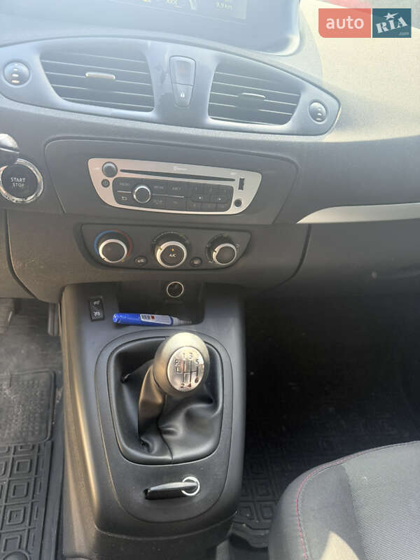 Минивэн Renault Scenic 2017 в Киеве