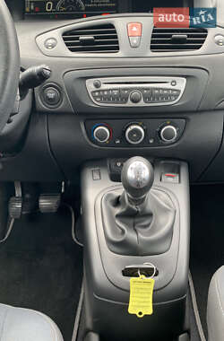 Минивэн Renault Scenic 2009 в 