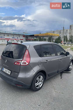 Минивэн Renault Scenic 2010 в 