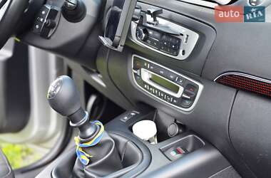 Минивэн Renault Scenic 2013 в 