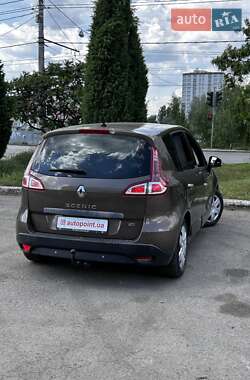 Минивэн Renault Scenic 2010 в 