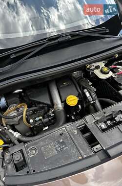 Минивэн Renault Scenic 2010 в 