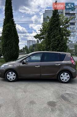 Минивэн Renault Scenic 2010 в 