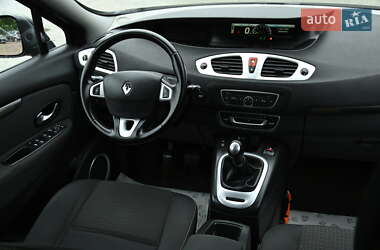 Минивэн Renault Scenic 2009 в 