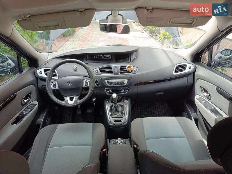 Минивэн Renault Scenic 2012 в Виноградове