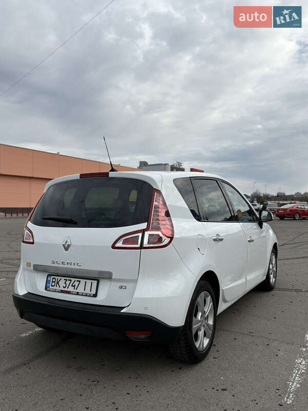 Минивэн Renault Scenic 2010 в 