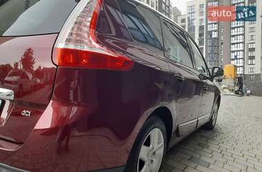 Минивэн Renault Scenic 2015 в 
