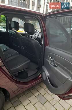 Минивэн Renault Scenic 2015 в 