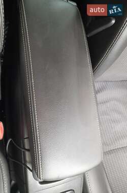 Минивэн Renault Scenic 2015 в 