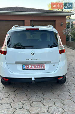 Минивэн Renault Scenic 2015 в 