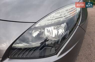 Мінівен Renault Scenic 2011 в 