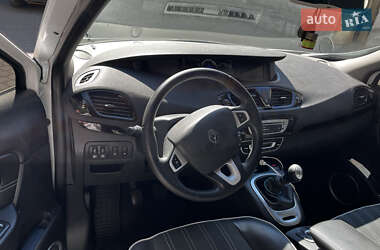 Минивэн Renault Scenic 2012 в 