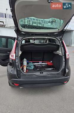 Минивэн Renault Scenic 2009 в 