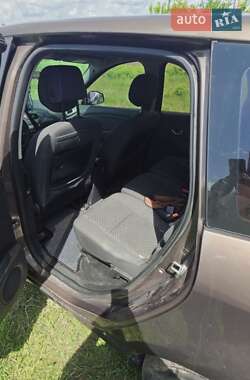 Минивэн Renault Scenic 2011 в 