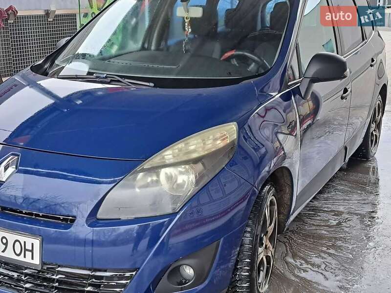 Минивэн Renault Scenic 2010 в 